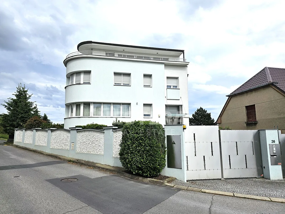 Pronájem kanceláře 500 m²